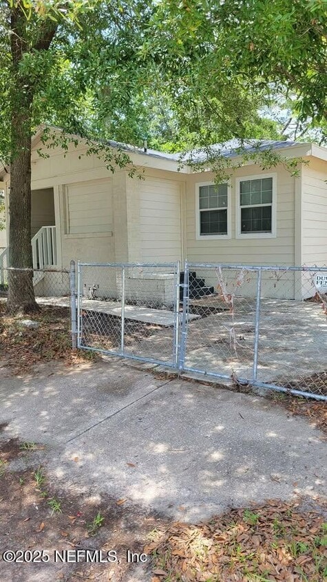Foto principal - 1515 W 2nd St