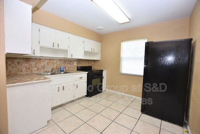 Building Photo - 106 Anarece Ave