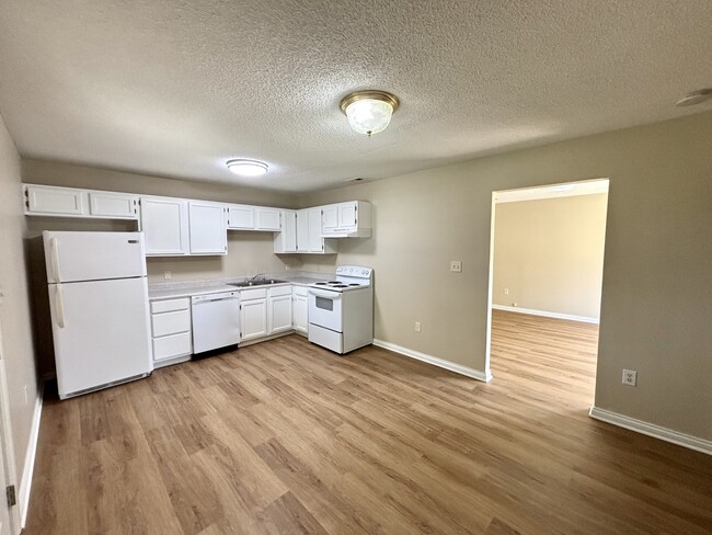 Foto del edificio - 5317 Beechwood Dr