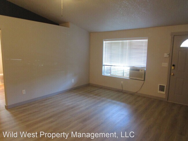 Building Photo - 3 br, 2 bath House - 675 NE Black Bear Street