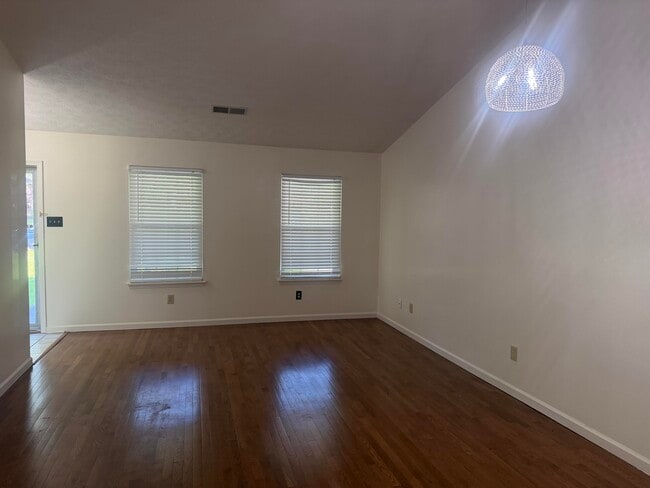 Building Photo - 837 Ridgebrook Rd