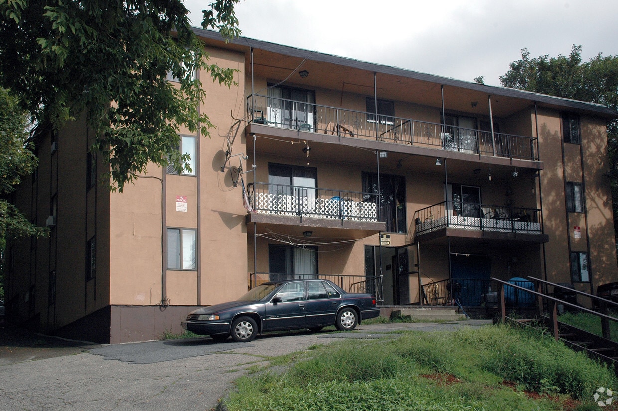 Building Photo - 462 N Underwood St
