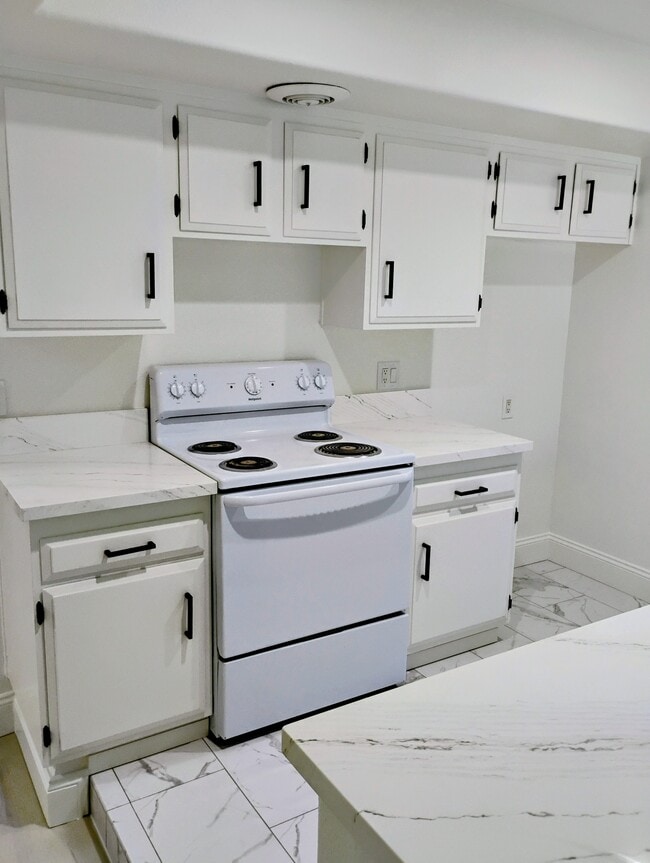 Building Photo - 9911 Voyager Cir