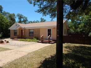 Building Photo - 330 E Cedar St