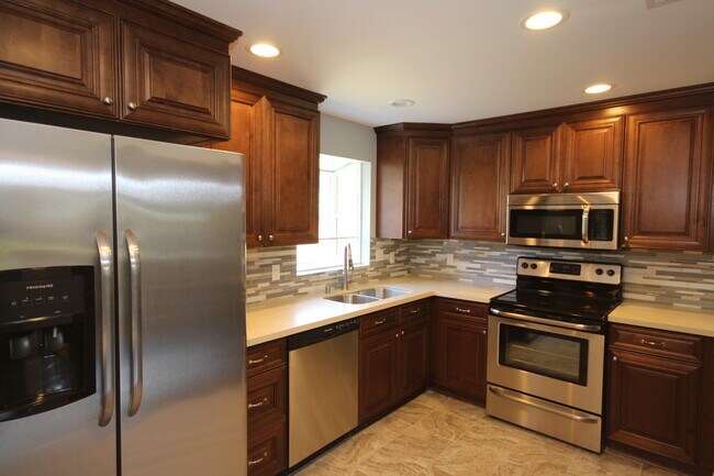 Foto del edificio - Fully Renovated Rambler - Corner lot!