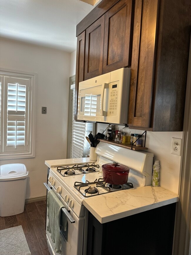 Building Photo - 3616 W Adams Blvd