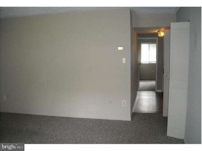 Building Photo - 1605 Meadowview Ln