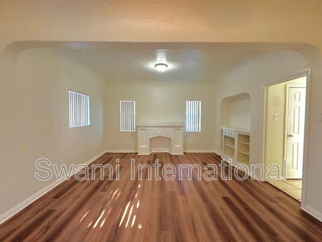 Building Photo - 2080 Chestnut Ave