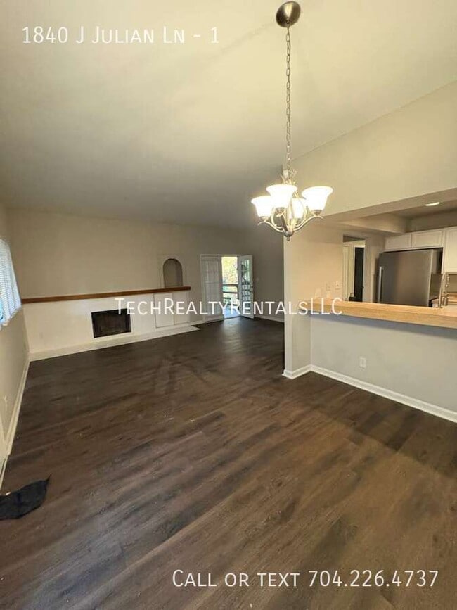 Building Photo - 1840 J Julian Ln