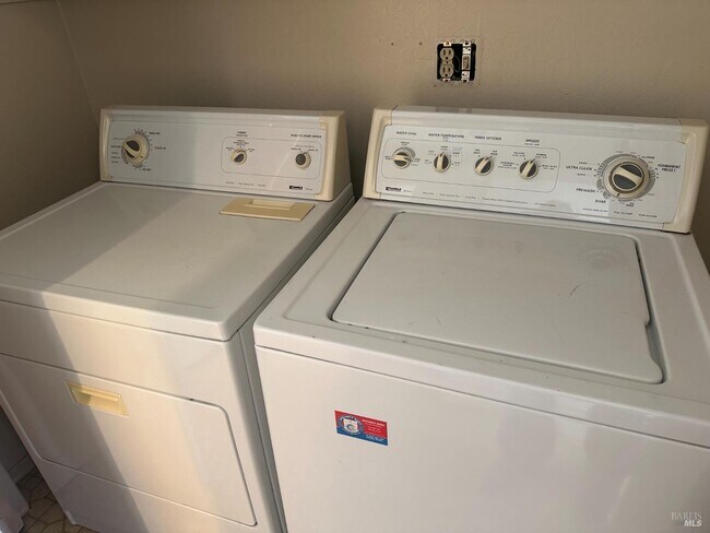 Foto del edificio - 121 Knoll Pl