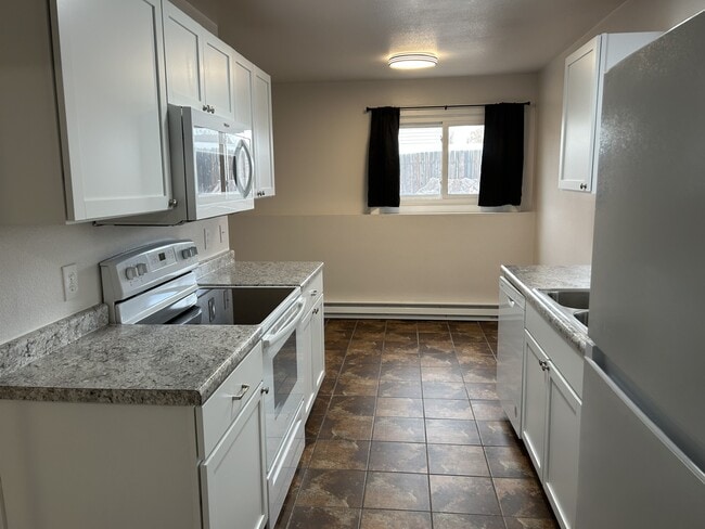 Kitchen - 402 Miller Ln