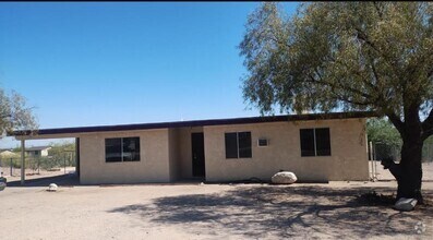 Building Photo - 1601 W San Ricardo Blvd