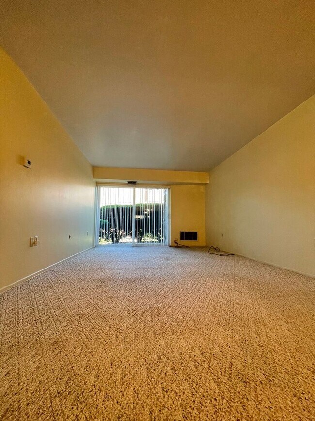Foto del edificio - Cozy 1 Bedroom in a Quiet Building!