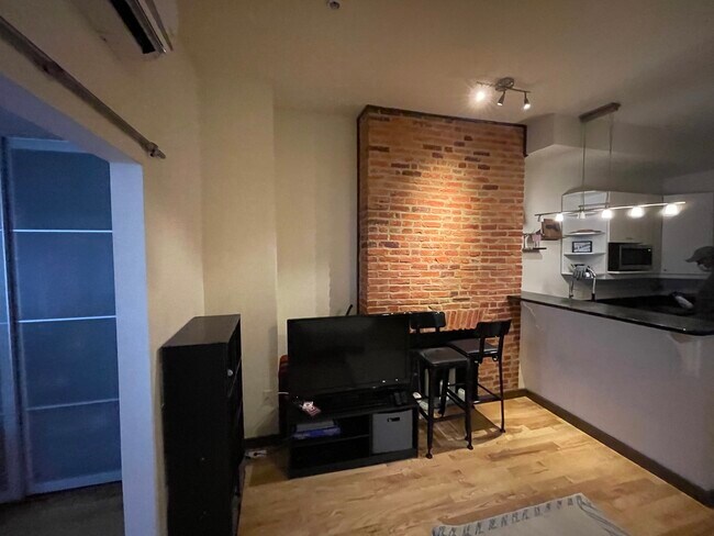 Foto del edificio - 925 N Calvert St