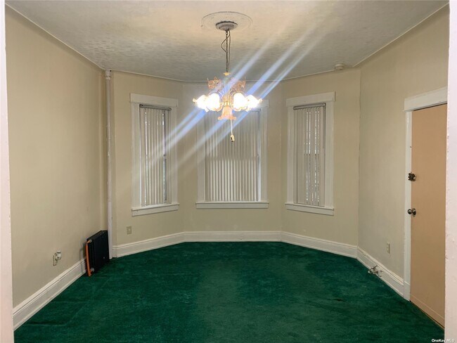 Building Photo - 166-25 88th Ave