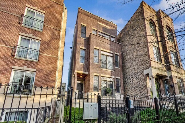 Building Photo - 1239 N Maplewood Ave