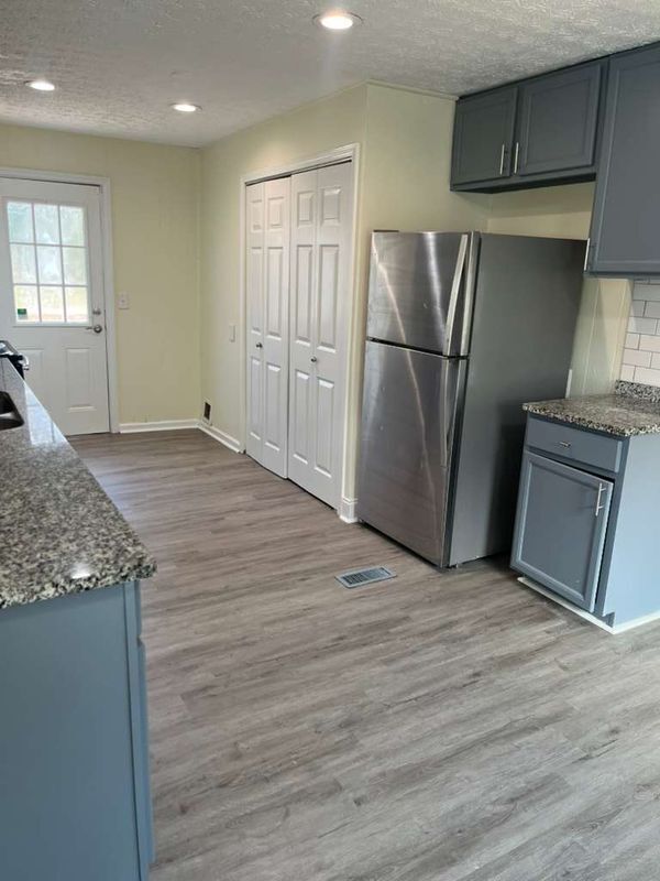 Building Photo - 2181 Gordon Cir