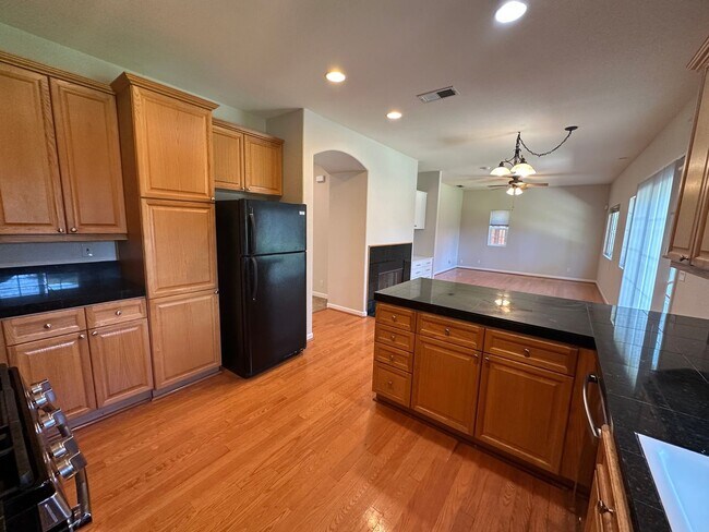 Foto del edificio - Beautiful 4 Bedroom, 3 Bath Brentwood Home