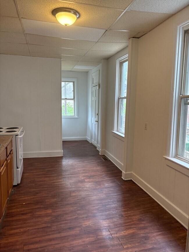 Foto del edificio - Section 8 Approved - 1st Floor 1 Bedroom w...