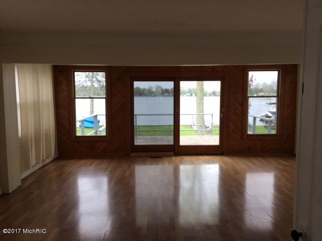 Building Photo - 8337 W Long Lake Dr