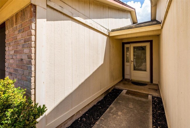 Building Photo - 1006 Silbury Dr