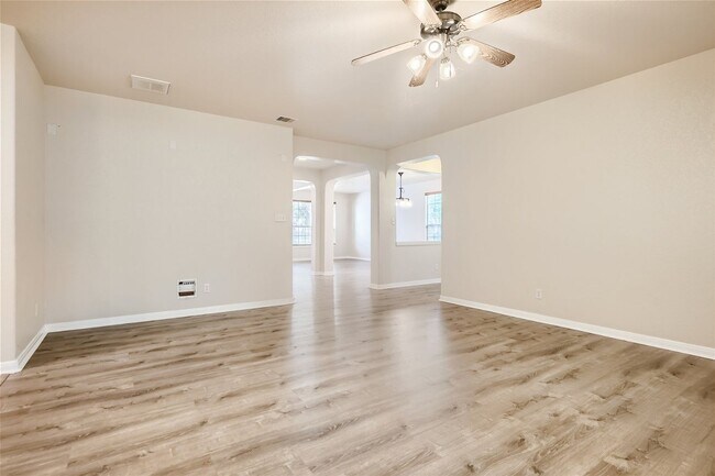 Building Photo - Over 3300 Square Feet