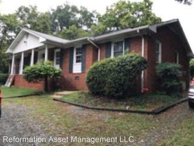 Building Photo - 6 br, 3 bath House - 323 Lindsay Street