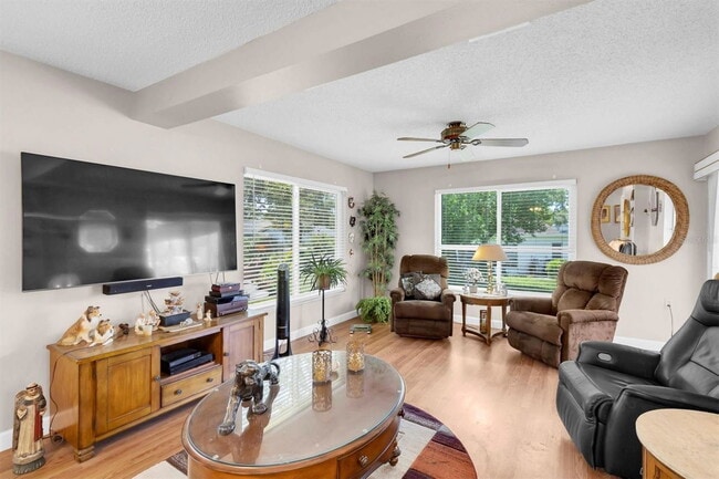 Building Photo - 10531 Meadow Hill Dr