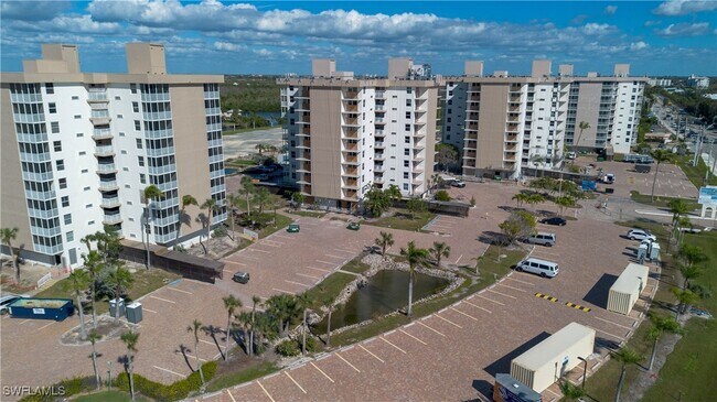 Foto del edificio - 5800 Bonita Beach Rd SW