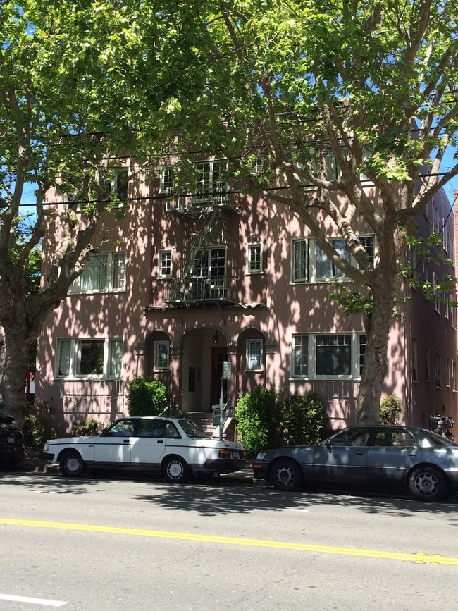Building Photo - 725 Central Ave