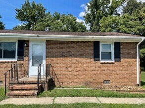 Building Photo - 1633-35 N Valor Dr