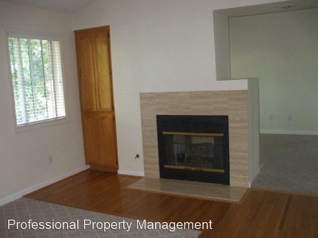 Building Photo - 3 br, 2.5 bath House - 158 Sutcliffe