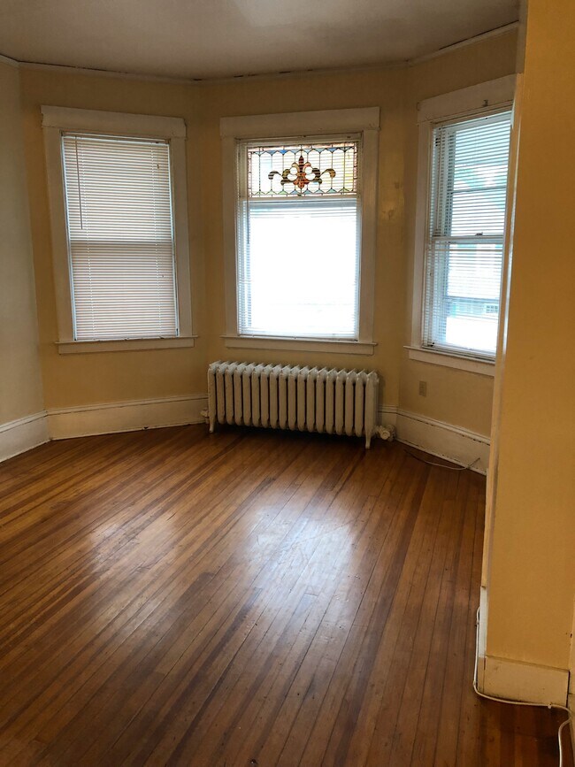 Building Photo - 817 Myrtle Ave