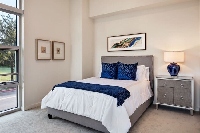Building Photo - Luxury Apartment 1 Bedroom.