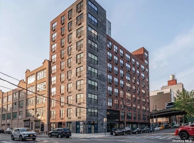 Foto del edificio - 42-60-60 Crescent St