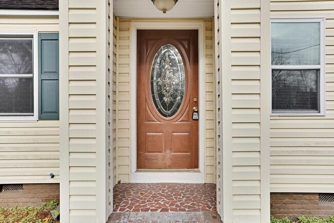 Building Photo - An adorable home! Pets Welcome!