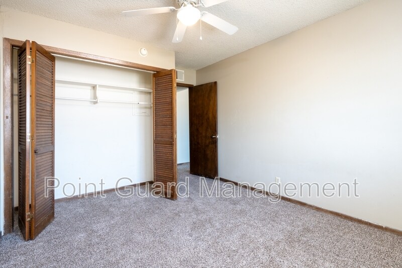 Foto del edificio - 1800 E 1st St N