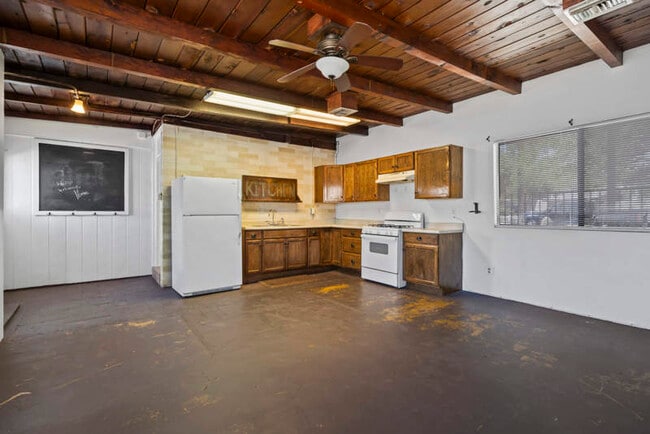 Building Photo - 3120 N Romero Rd