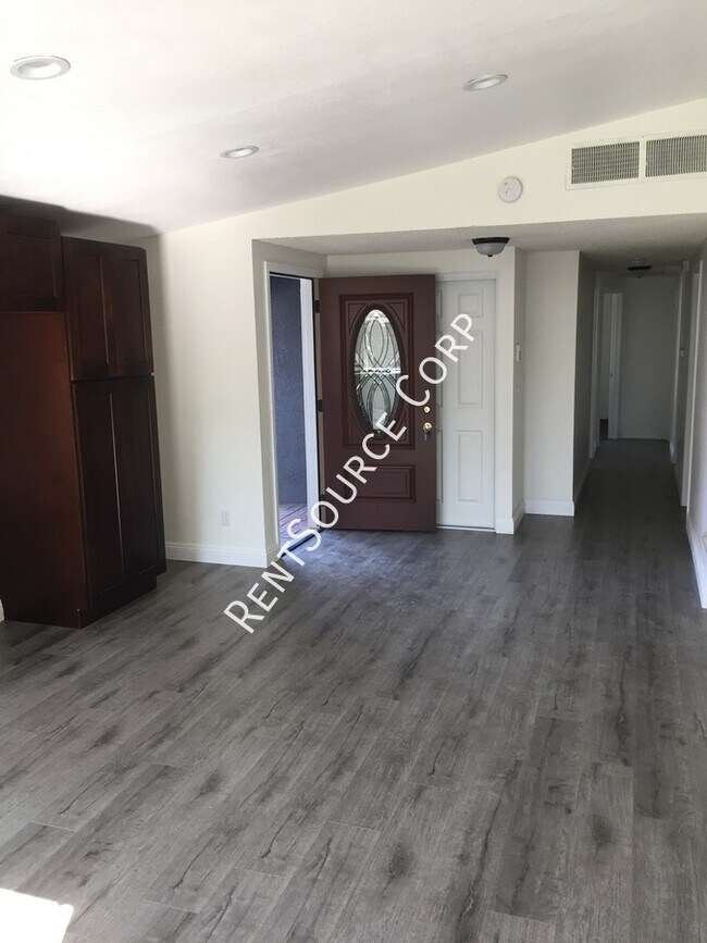 Building Photo - 44329 Gingham Ave