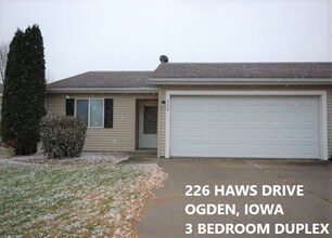 Building Photo - 226-228 Haws Dr