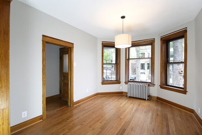 Foto del edificio - 2036 N Sawyer Ave