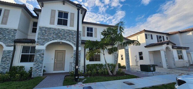 Foto del edificio - 2740 SE 26th Ave