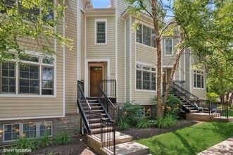 Building Photo - 3252 Thayer St