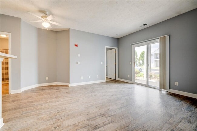 Building Photo - **Swimming Pool*****1 Bed 1 Bath******Cross Pointe Business Park*****LAKE VIEW AVAILABLE