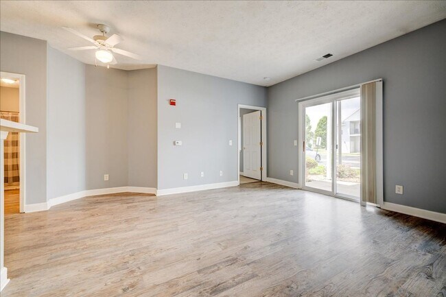 Foto del edificio - **Swimming Pool*****1 Bed 1 Bath******Cross Pointe Business Park*****LAKE VIEW AVAILABLE