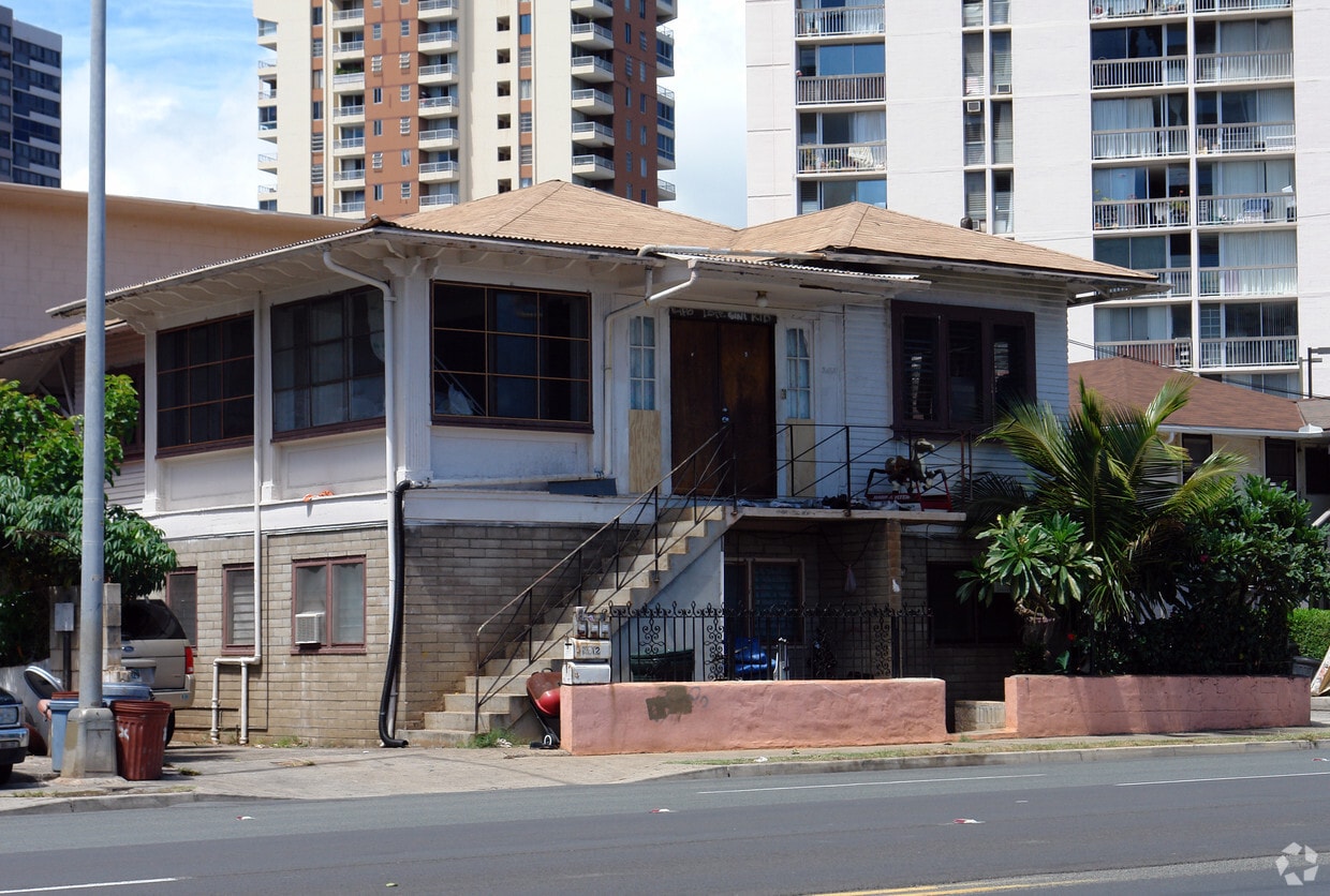 Building Photo - 2612 Kapiolani