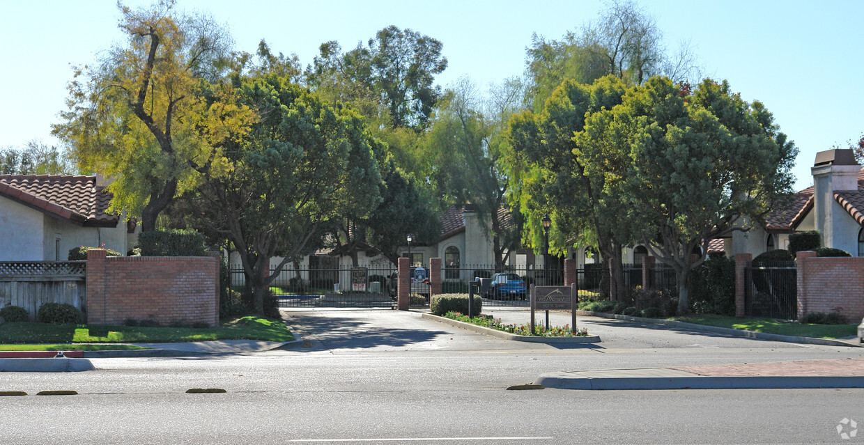 Villa Monte Vista Apartments Primary Photo - Villa Monte Vista Apartments