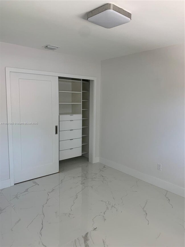 Foto del edificio - 3262 SW 23rd Terrace