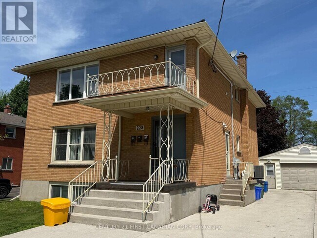 Photo du bâtiment - 228 Burnside Dr