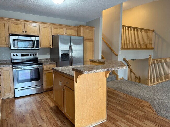 Foto del edificio - Spacious 3BR / 3BA Townhome with 2-Car Garage – Available Mid-March!